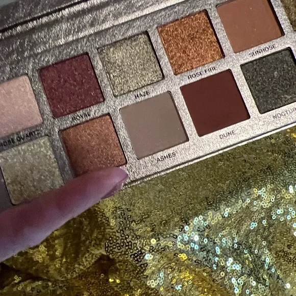 Anastasia Beverly Hills Eyeshadow Palette - Earthy Tones and Gold - Picture 3 of 3